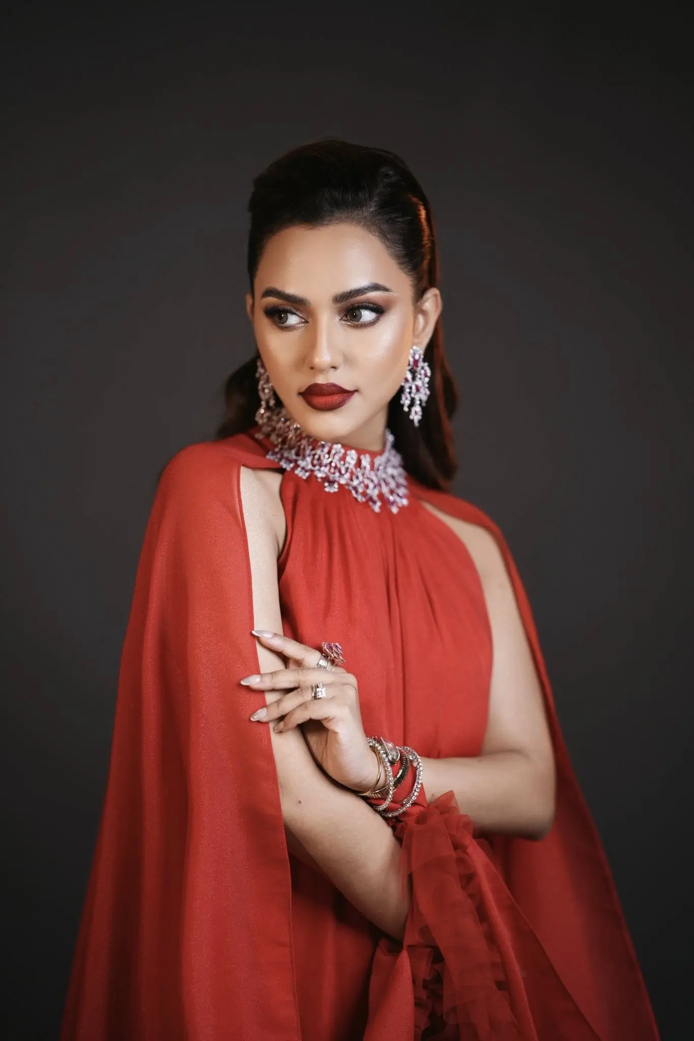 &lsquo;বার্নিং রেড&rsquo; লুকে তাক লাগালেন নুসরাত ফারিয়া