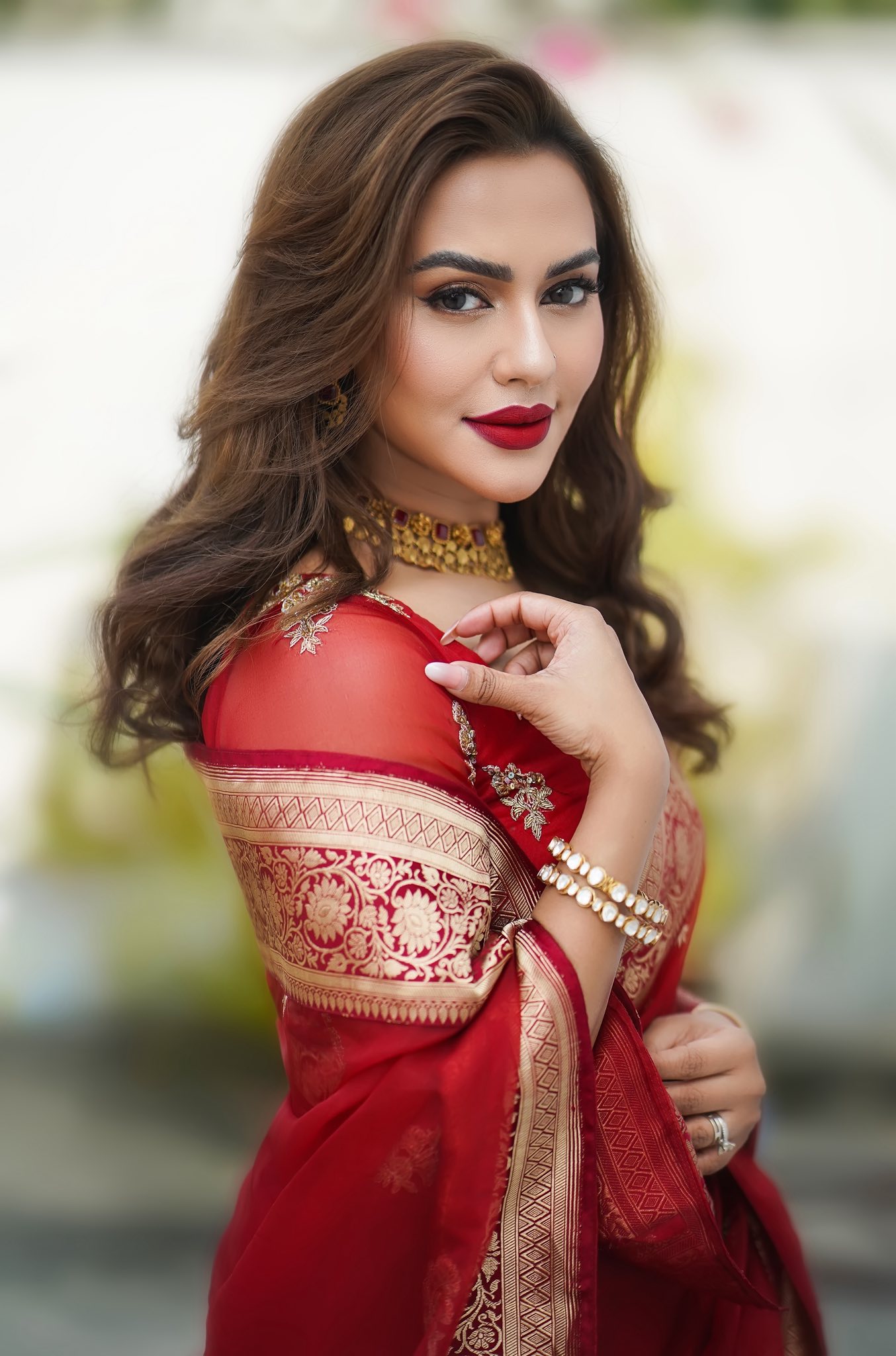 সিঁদুরলাল সাজে গ্ল্যামারাস নুসরাত ফারিয়া