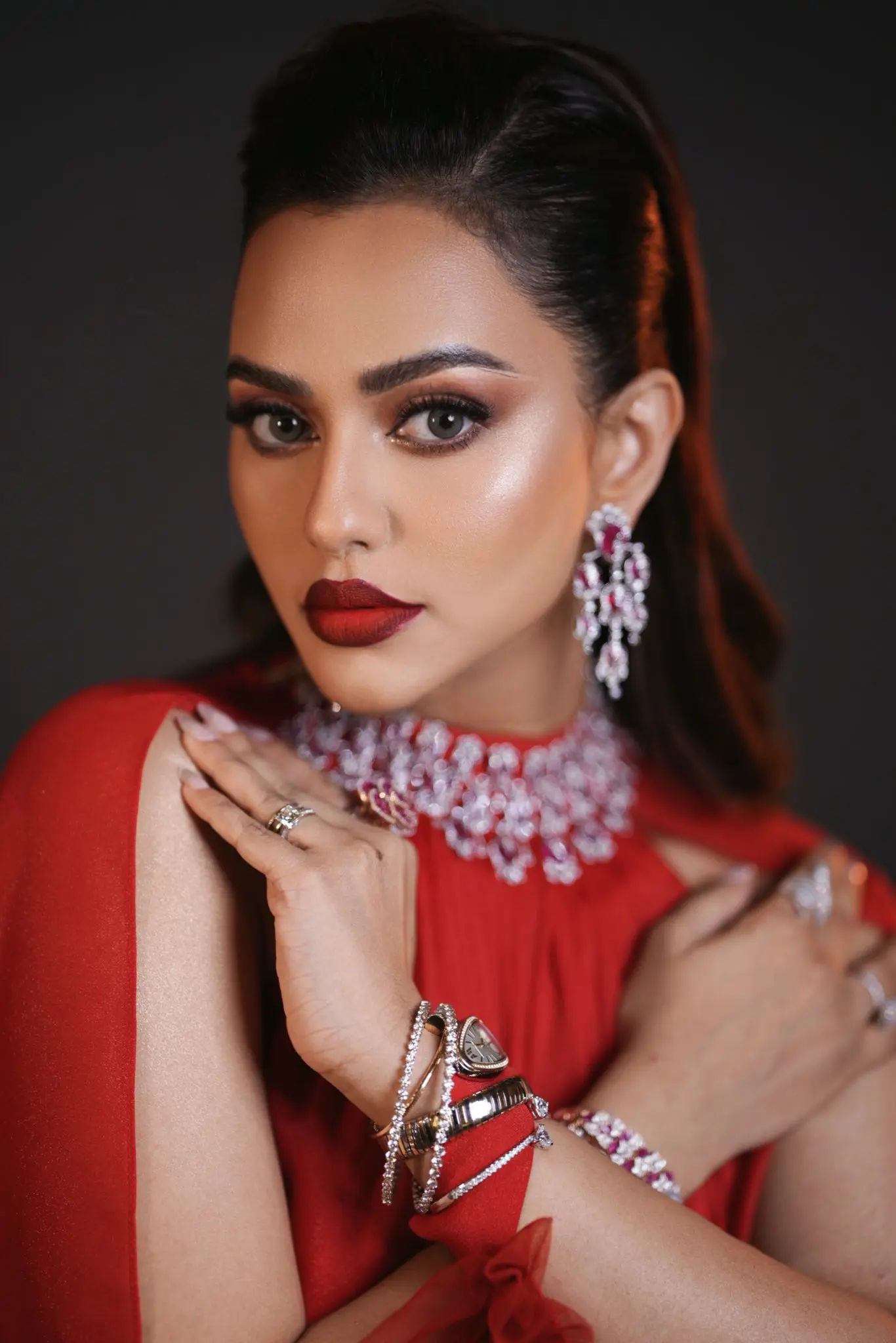 &lsquo;বার্নিং রেড&rsquo; লুকে তাক লাগালেন নুসরাত ফারিয়া