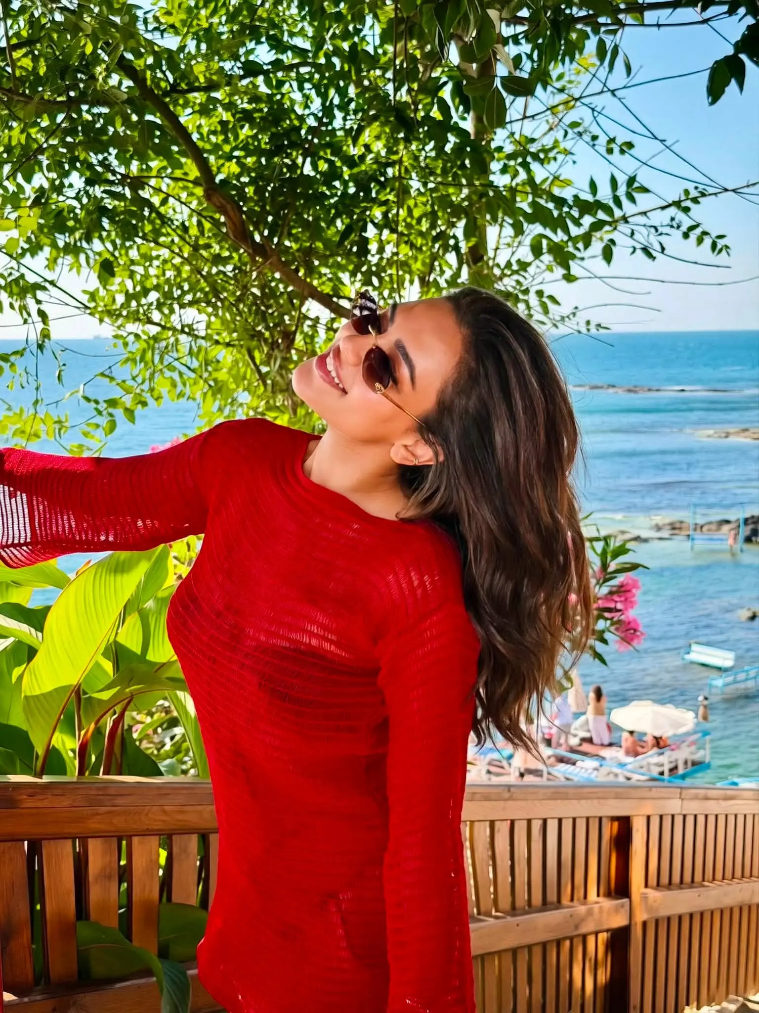 Faria wows fans with her bodycon look