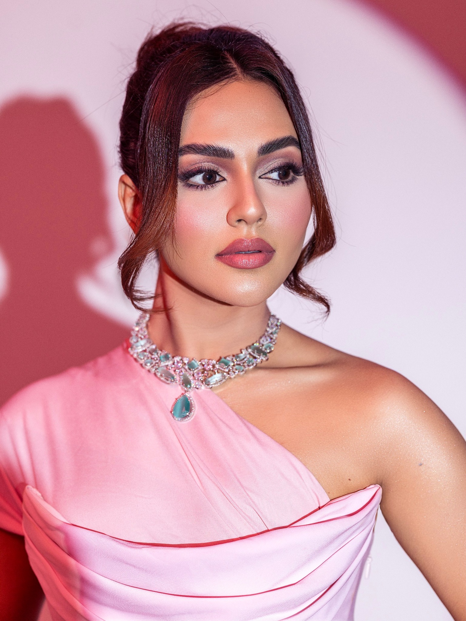 গোলাপি গাউনে মোহময়ী নুসরাত ফারিয়া