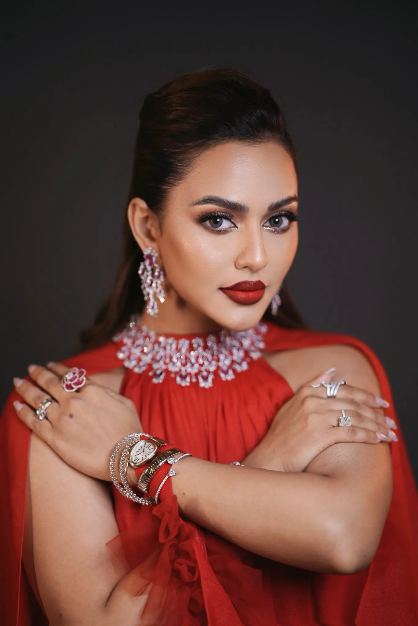 &lsquo;বার্নিং রেড&rsquo; লুকে তাক লাগালেন নুসরাত ফারিয়া