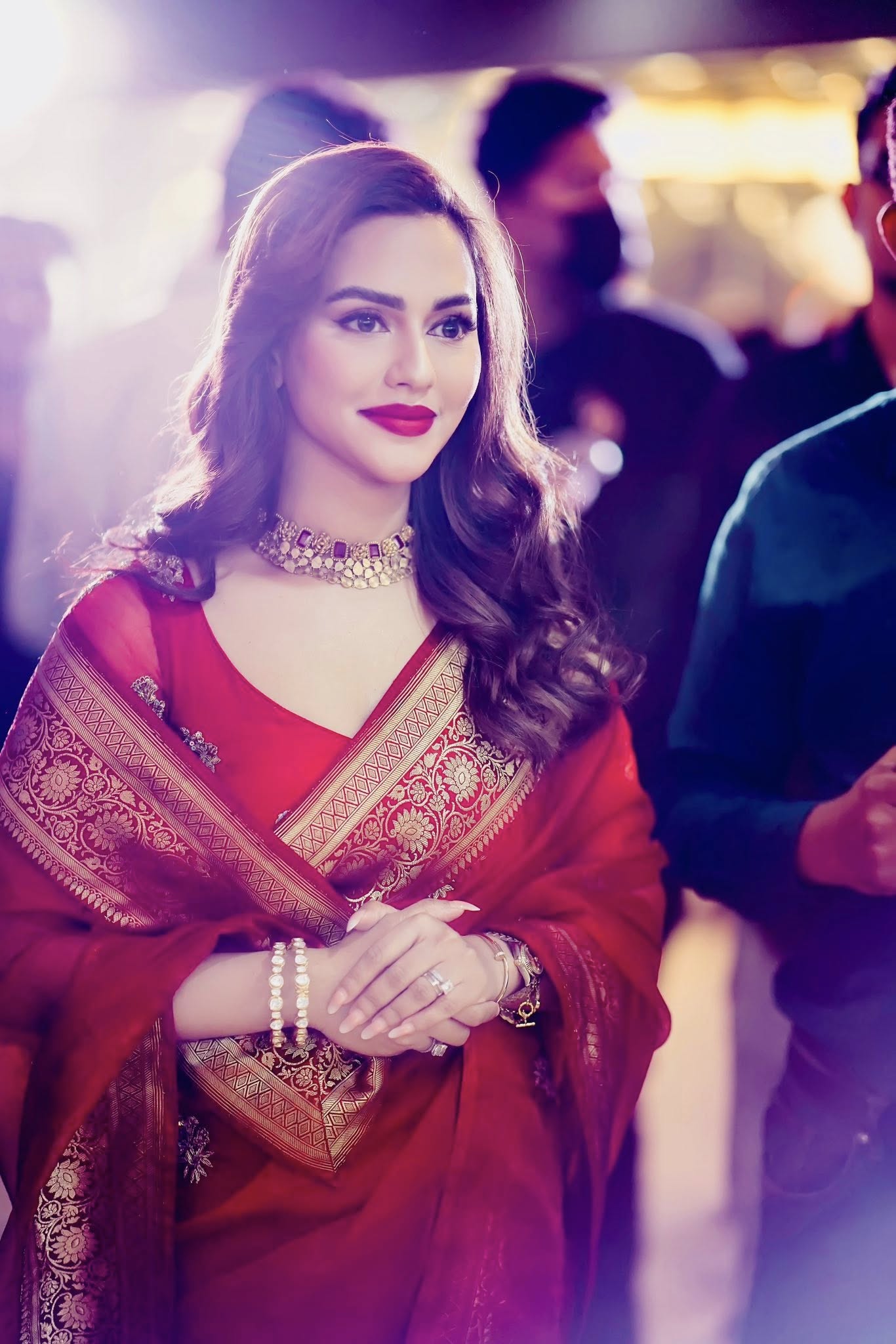 সিঁদুরলাল সাজে গ্ল্যামারাস নুসরাত ফারিয়া