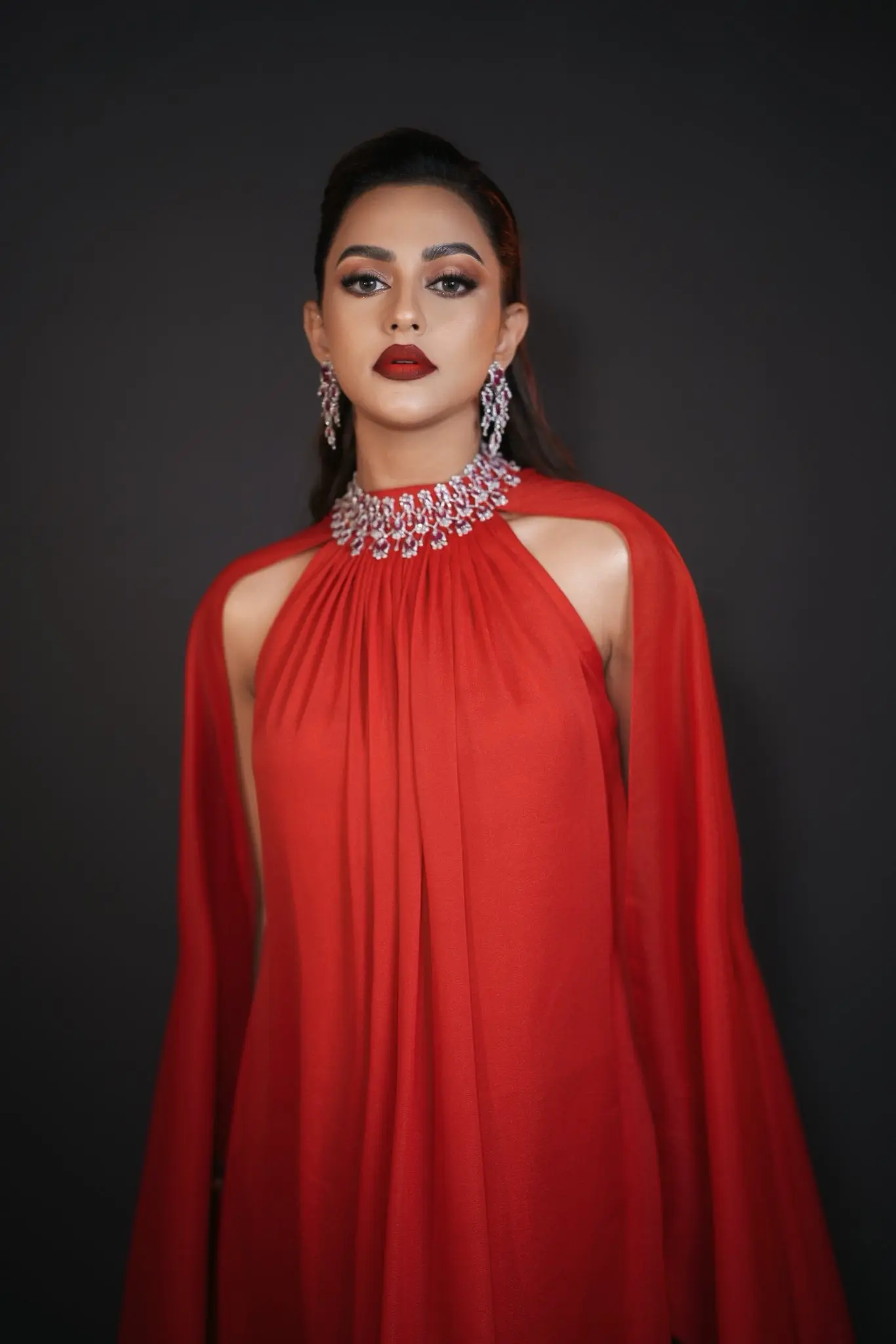 &lsquo;বার্নিং রেড&rsquo; লুকে তাক লাগালেন নুসরাত ফারিয়া