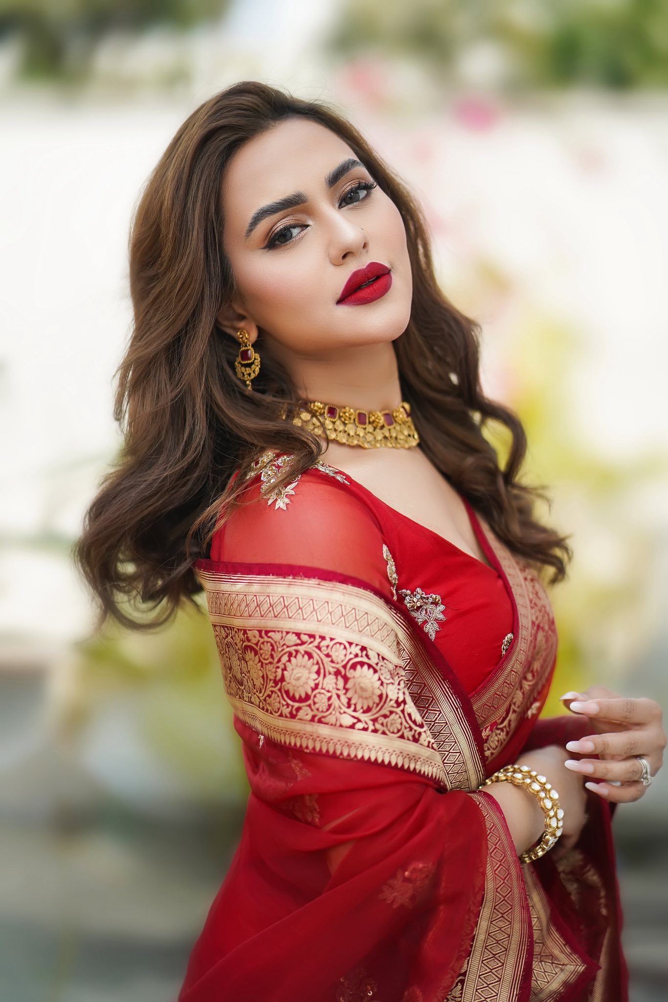 সিঁদুরলাল সাজে গ্ল্যামারাস নুসরাত ফারিয়া