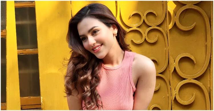 মানুষের কাছ থেকে টাকা চাইছেন ‘ভুয়া’ নুসরাত ফারিয়া