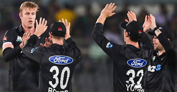 দ্রুত উইকেট হারিয়ে বিপর্যয়ে বাংলাদেশের ব্যাটিং