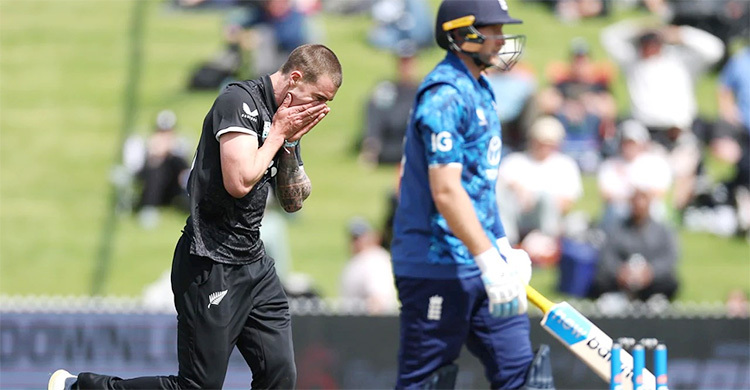 এক ম্যাচ হাতে রেখেই ইংল্যান্ডকে সিরিজ হারালো নিউজিল্যান্ড