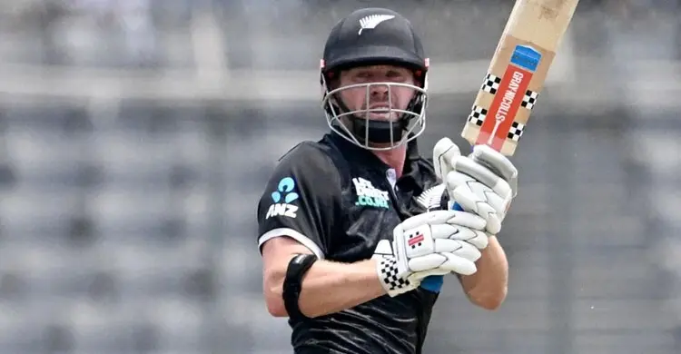 ধীরগতির ব্যাটিংয়ে নিউজিল্যান্ডের দুইশ পার