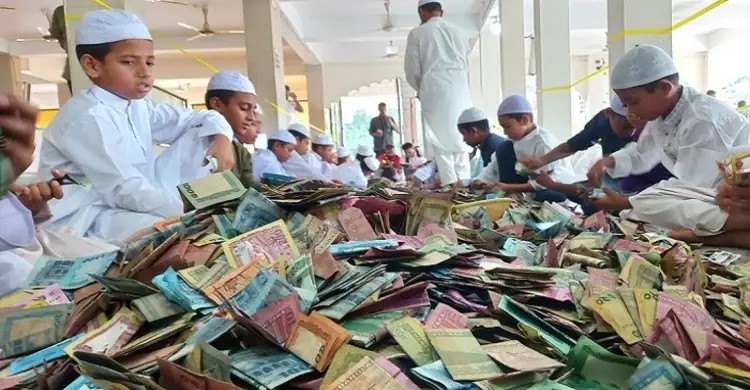 পাগলা মসজিদের ১৩ দানবাক্সে মিললো ৩৫ বস্তা টাকা