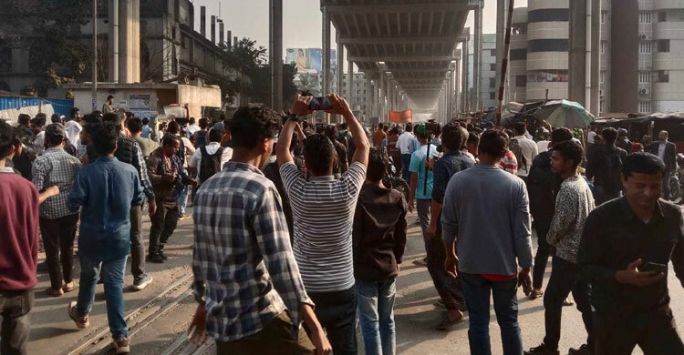 কমলাপুর থেকে ট্রেন চলাচল বন্ধ, ভোগান্তি চরমে