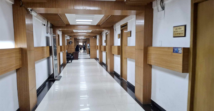 ঢিলেঢালা চলছে সরকারি অফিস, সচিবালয়ে উপস্থিতি কম