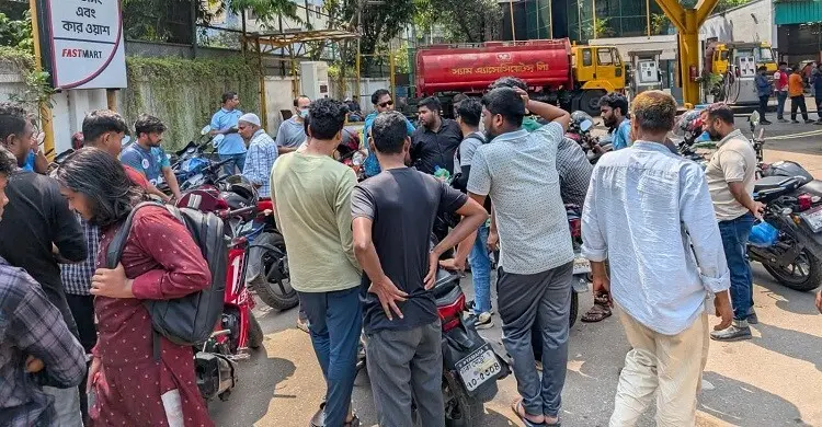 জ্বালানি সংকটে আয়-রোজগারে টান, বিপাকে রাইড শেয়ারিং চালকরা