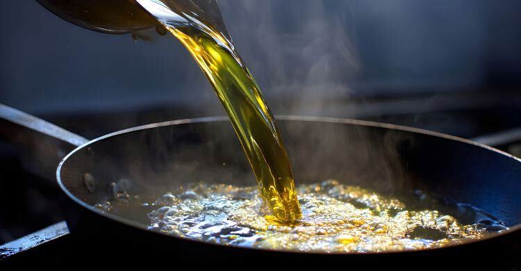 আগের দিনের ব্যবহৃত তেল ছেঁকে ব্যবহার করা কি নিরাপদ