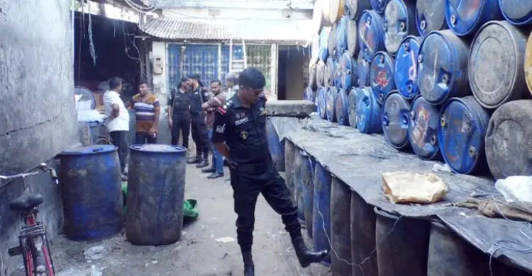 যশোরে কোটি টাকার ভোজ্যতেল মজুত, মিল মালিককে জরিমানা