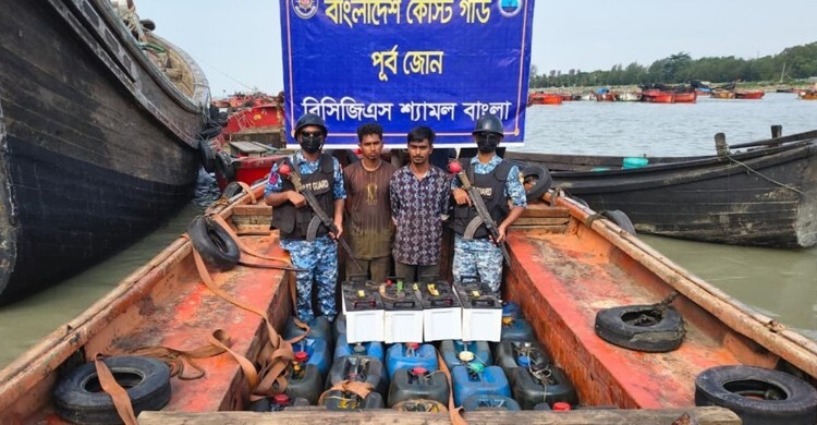 পতেঙ্গায় চোরাই তেল ও অস্ত্রসহ আটক ২