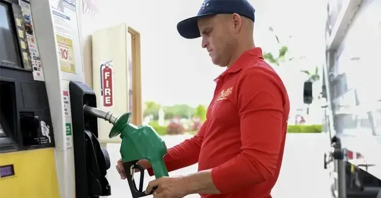 বিশ্ববাজারে তেলের দাম ফের ১০০ ডলার ছাড়ালো