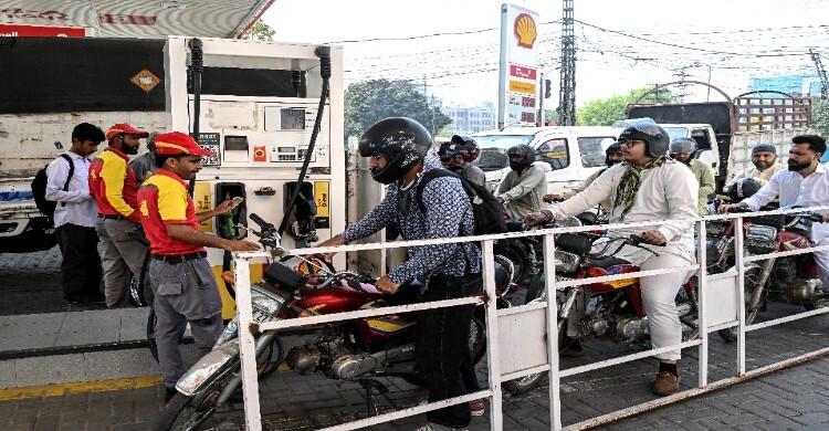 পাকিস্তানের এমপি-মন্ত্রীদের বেতনে কাটছাঁট, হোম অফিস চালু