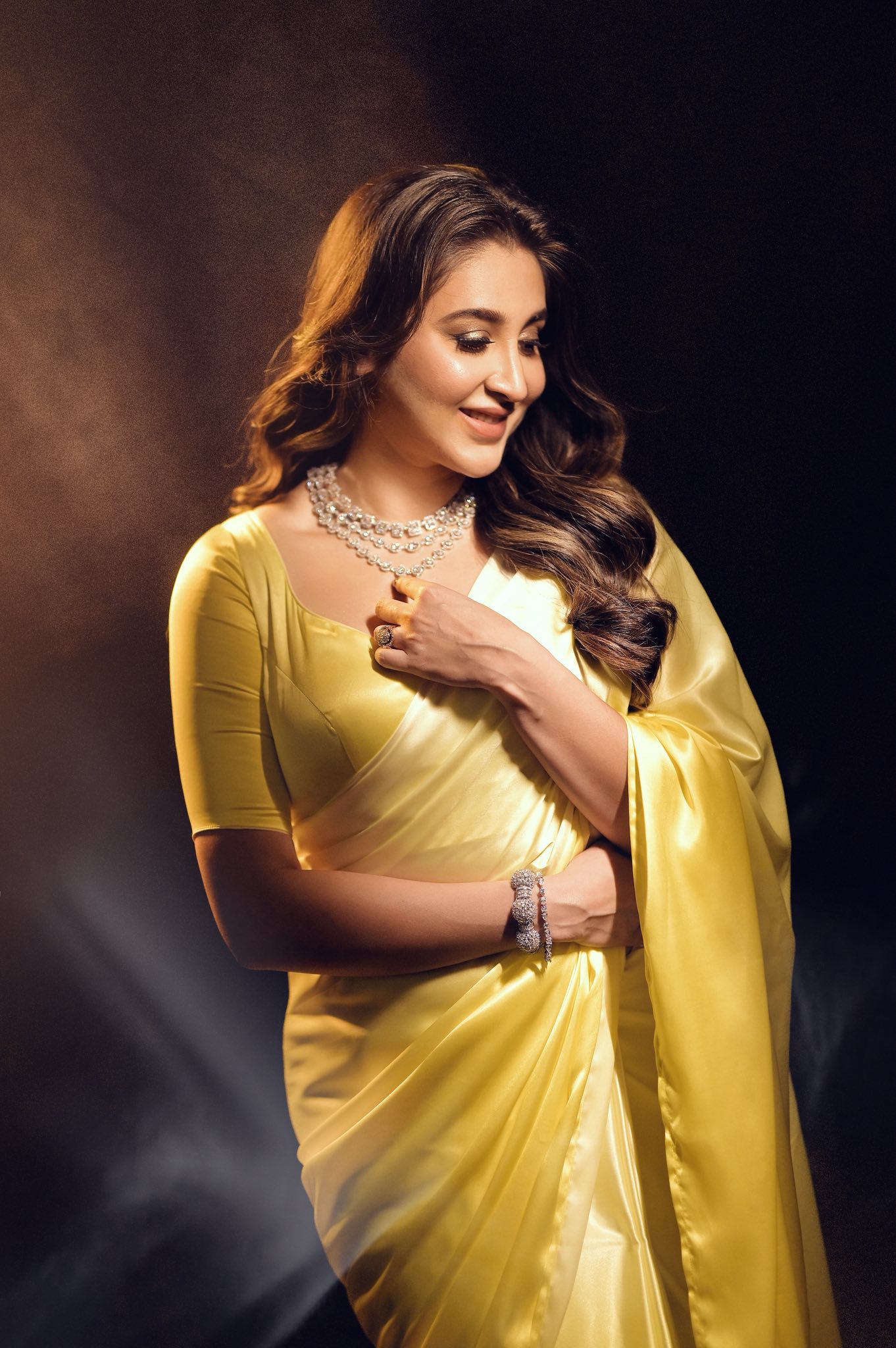 সিম্পল লুকে নজর কাড়লেন ঐন্দ্রিলা