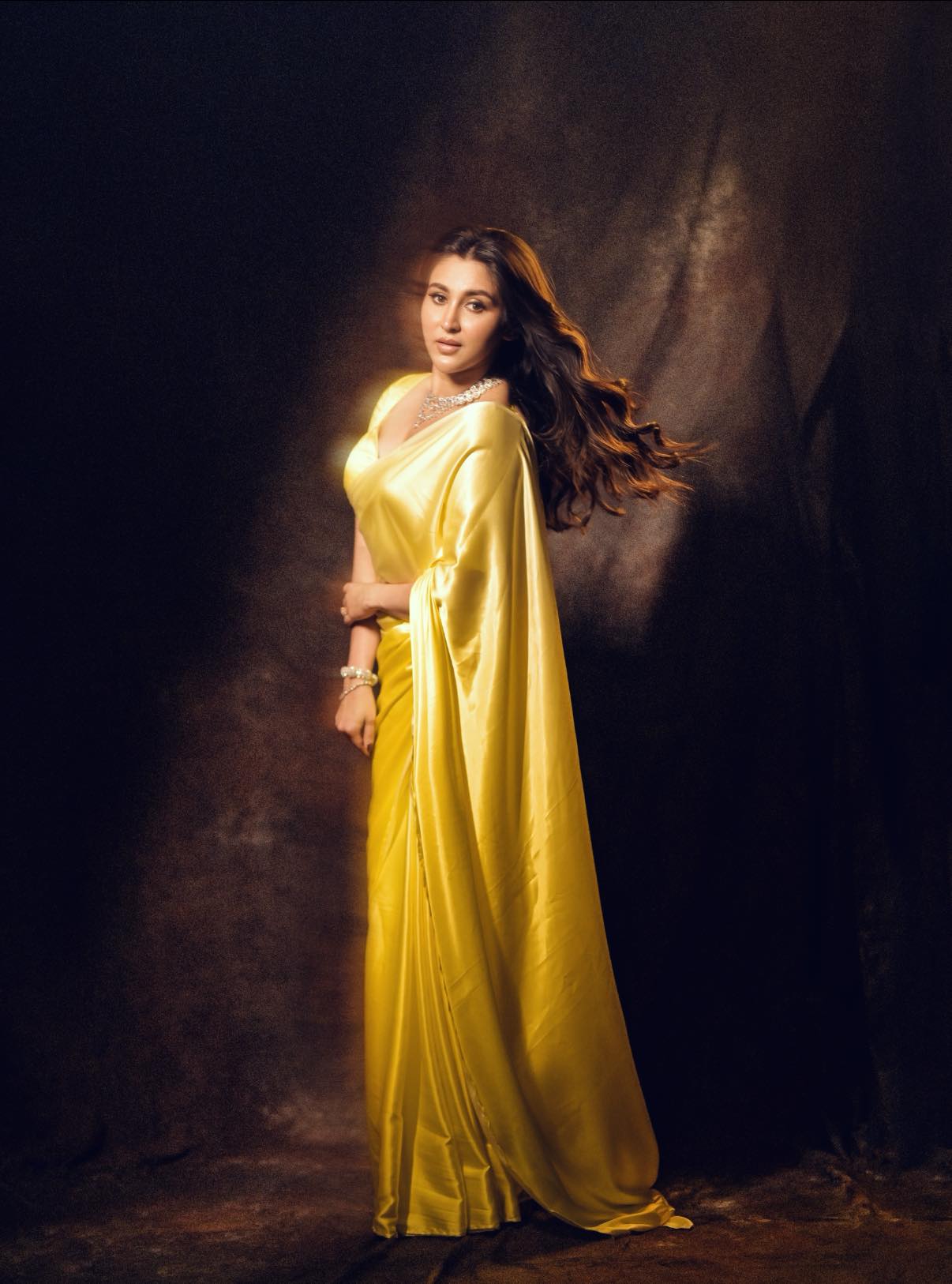 সিম্পল লুকে নজর কাড়লেন ঐন্দ্রিলা