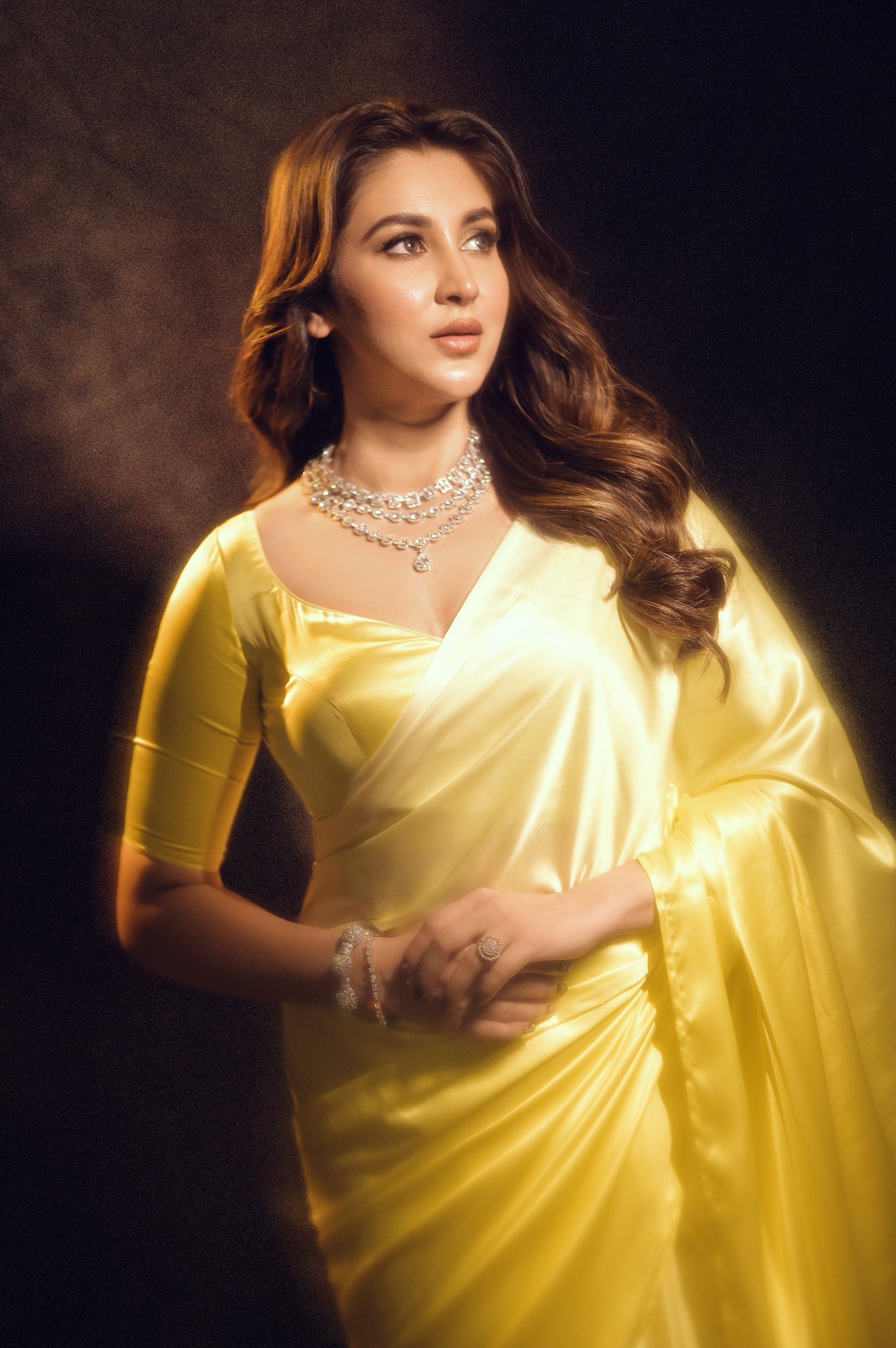 সিম্পল লুকে নজর কাড়লেন ঐন্দ্রিলা