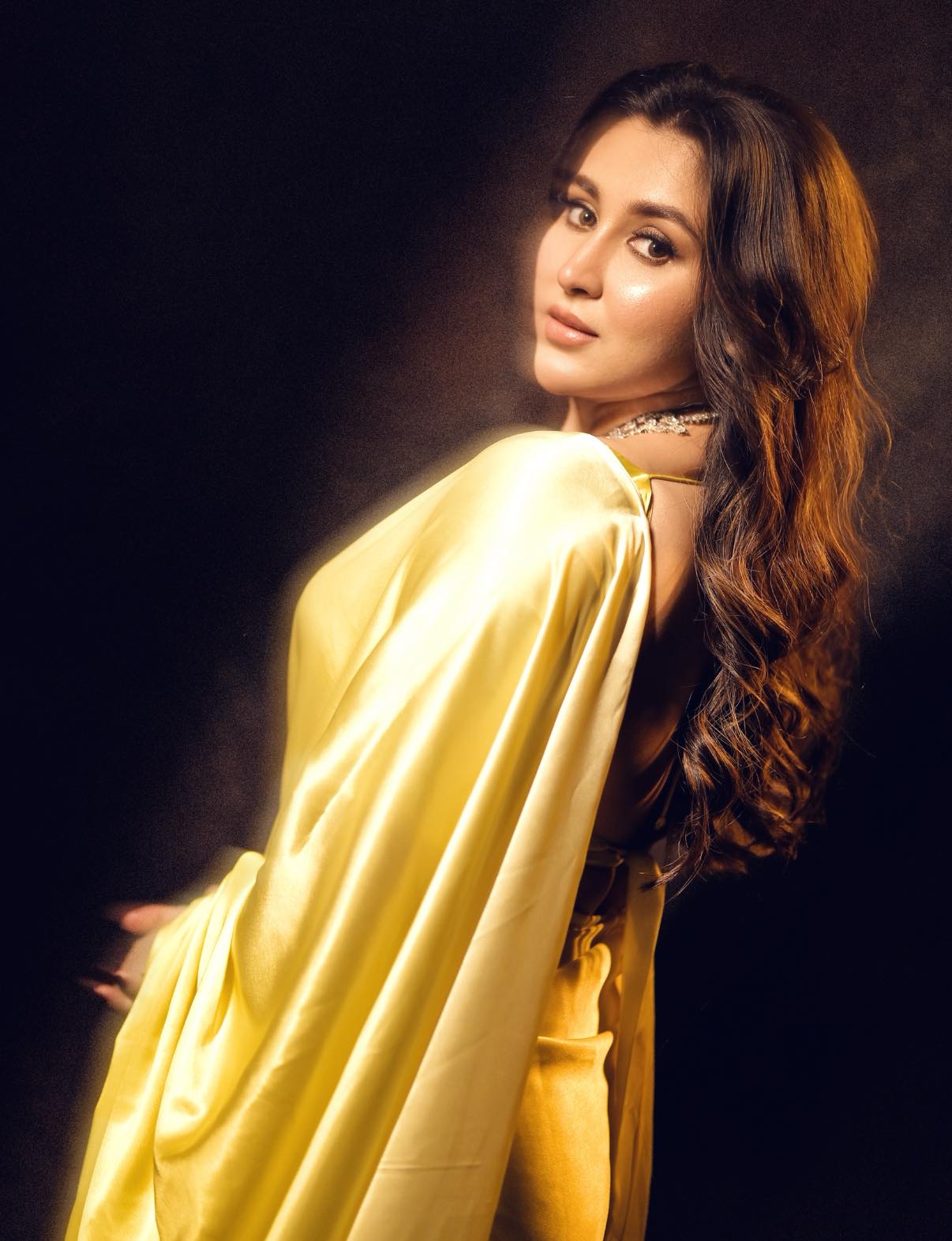 সিম্পল লুকে নজর কাড়লেন ঐন্দ্রিলা