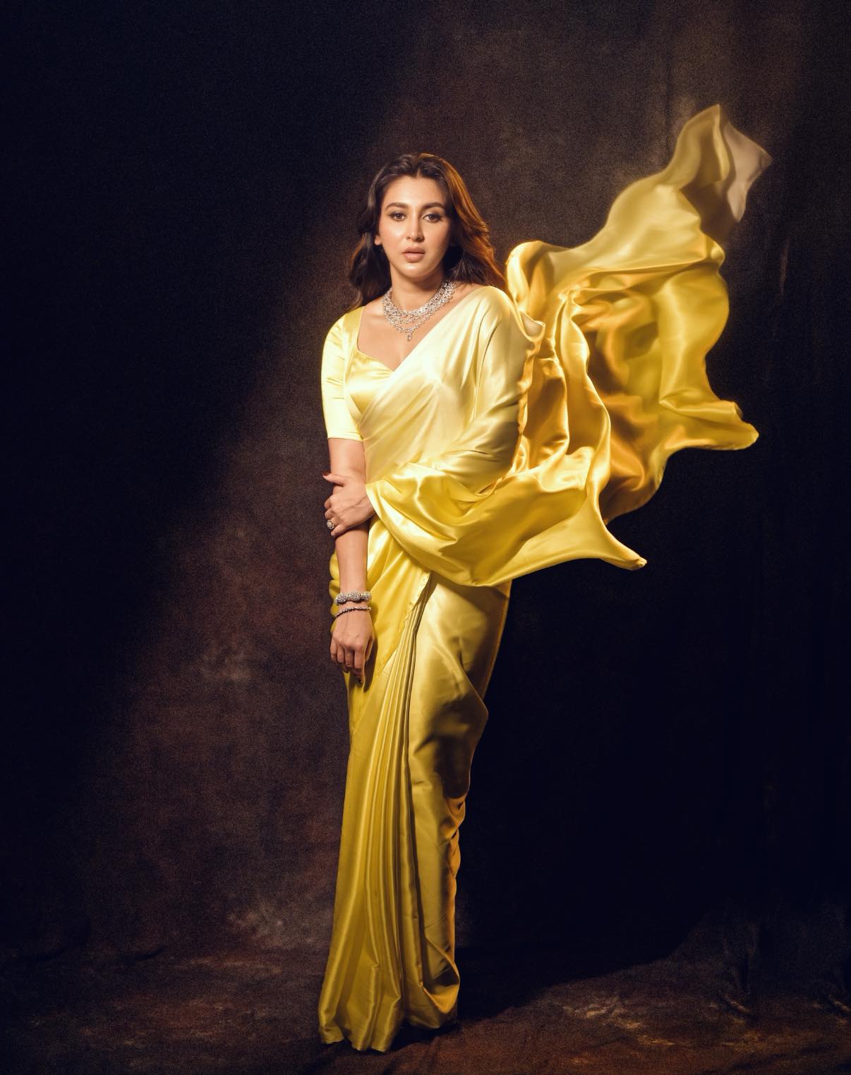 সিম্পল লুকে নজর কাড়লেন ঐন্দ্রিলা