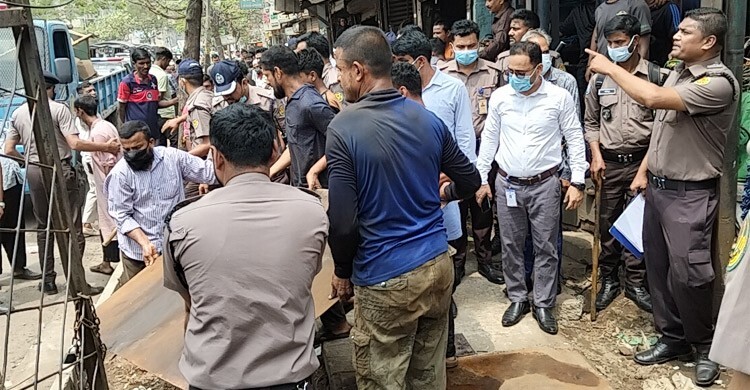 ধোলাইখালে সড়ক দখলমুক্ত করতে ডিএমপির অভিযান, আটক ১০