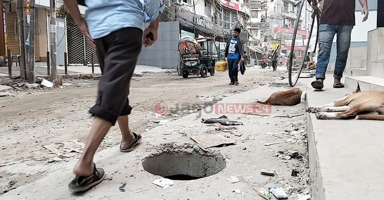 পুরান ঢাকায় উন্মুক্ত নর্দমা, ধুলোবালিতে চরম ভোগান্তি