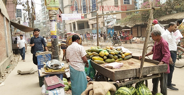 পুরান ঢাকায় উন্মুক্ত নর্দমা