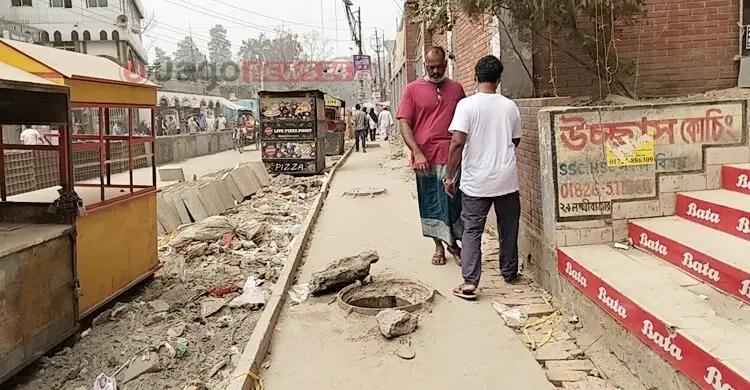 পুরান ঢাকায় উন্মুক্ত নর্দমা, ধুলাবালিতে চরম ভোগান্তি
