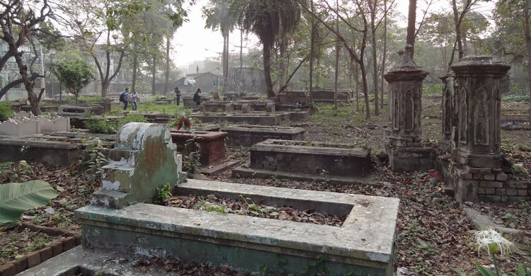 পুরোনো কবরের ওপর ঘরবাড়ি বানানো যাবে কি?