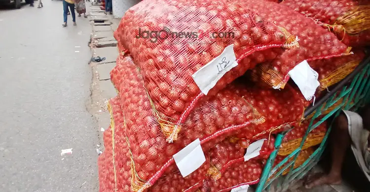 পেঁয়াজের দামে হঠাৎ মৌসুম শেষের অস্থিরতা