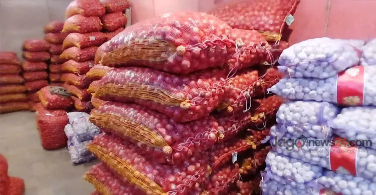 পেঁয়াজের দামে হঠাৎ মৌসুম শেষের অস্থিরতা