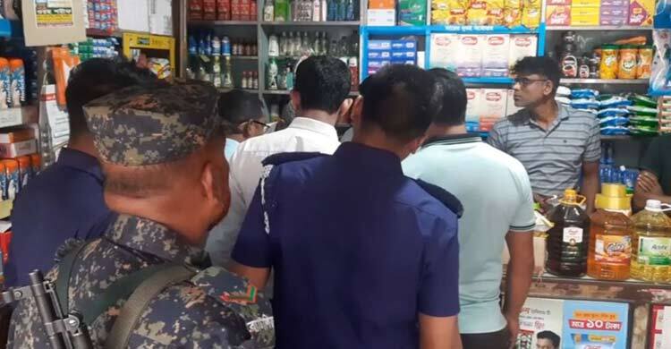 পেঁয়াজের দাম বেশি রাখায় ৪ ব্যবসায়ীকে জরিমানা