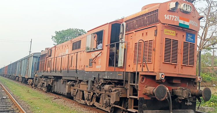 দর্শনা বন্দর দিয়ে ঢুকলো ভারতীয় পেঁয়াজের প্রথম চালান