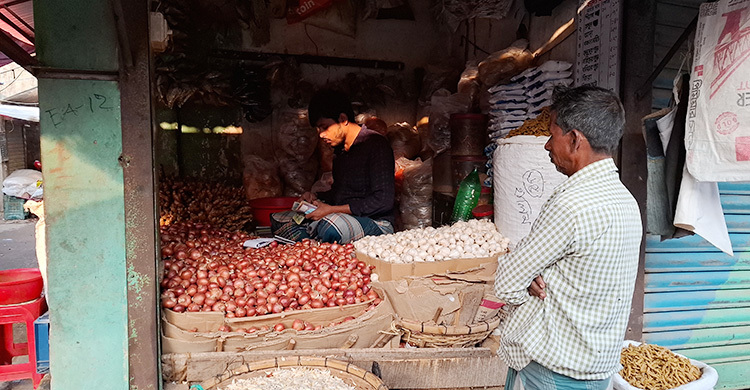 রাজবাড়ীতে দাম বেড়েছে পেঁয়াজের, মণ ৪১০০ টাকা