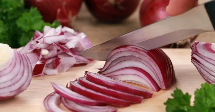 অল্প সময়ে ব্লাড সুগার নিয়ন্ত্রণ করে পেঁয়াজ
