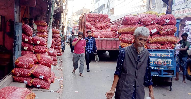 পেঁয়াজ নিয়ে ভারতের ‘কান্না’, দেশের কৃষকের ‘হাসি’