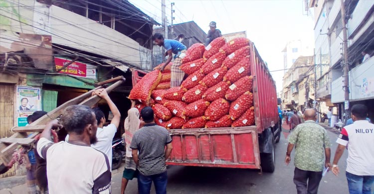 পেঁয়াজ নিয়ে ভারতের ‘কান্না’, দেশের কৃষকের ‘হাসি’