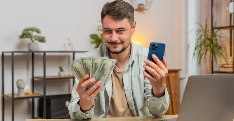 ফেসবুক-ইউটিউব ছাড়াও যেসব অ্যাপে আয় করতে পারবেন