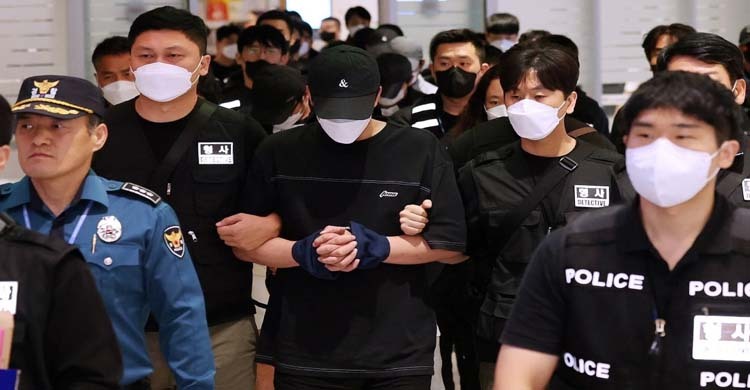 কম্বোডিয়া ফেরত ৬৪ অনলাইন প্রতারককে দক্ষিণ কোরিয়ায় গ্রেফতার