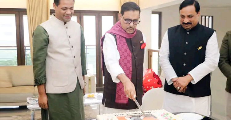 ফেনীতে জন্মদিনের কেক কাটলেন ওবায়দুল কাদের