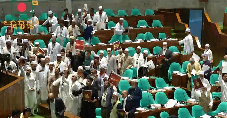 Opposition walks out as President begins address in JS