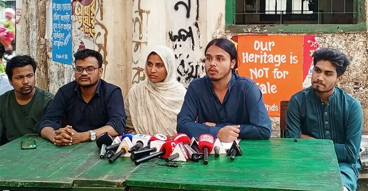 মানববন্ধনে বাধা: দখলদারিত্ব বিরোধী ক্রীড়া আন্দোলনের প্রতিবাদ