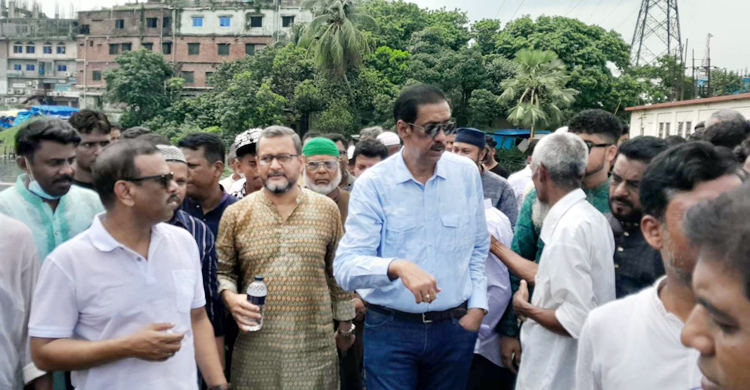 ময়লা পানিতে নেমে ধর্মঘটের হুমকি শামীম ওসমানের