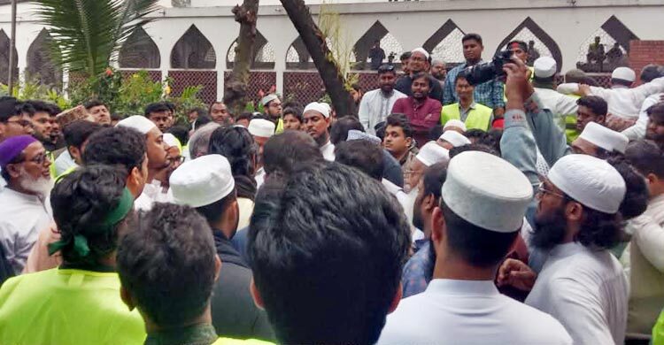 আল্লাহ ভাইকে শহীদ হিসেবে কবুল করুন: মোনাজাতে হাদির ভাই