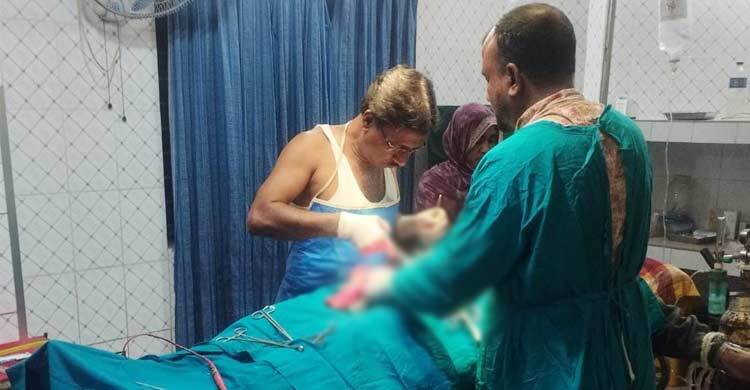 অস্ত্রোপচারের সময় ওটি থেকে হাতেনাতে ধরা সেকমো