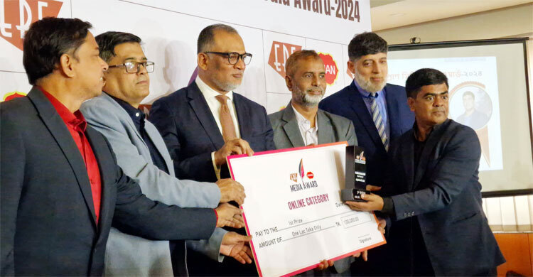 Jago News’ Ovi wins ERF-Pran Media Award
