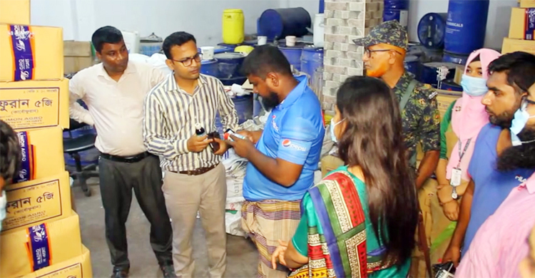 পাবনায় ৫০০ কেজি নিষিদ্ধ কীটনাশক ধ্বংসের পর কারখানা সিলগালা